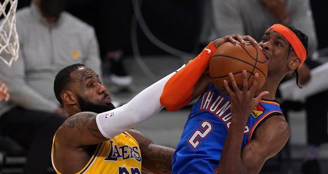 NBA2018单赛季三分球排行榜（揭秘当年最火爆的三分高手，探寻他们的神秘武器和秘密训练方法）