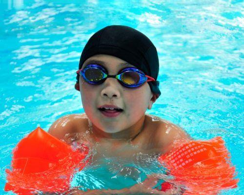 小孩游泳初学换气技巧（让孩子轻松学会游泳的换气技巧）