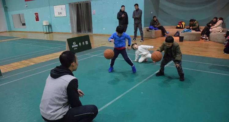 篮球训练防守技巧（提升个人防守水平，成为篮球场上的铁闸）