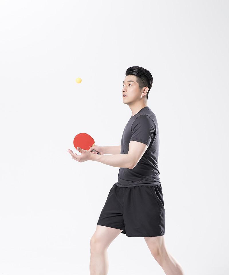 单人怎样练打乒乓球的技巧（提升乒乓球水平的有效方法）
