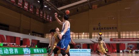 掌握排球持球触球的要领（关键技巧助你成为排球高手）