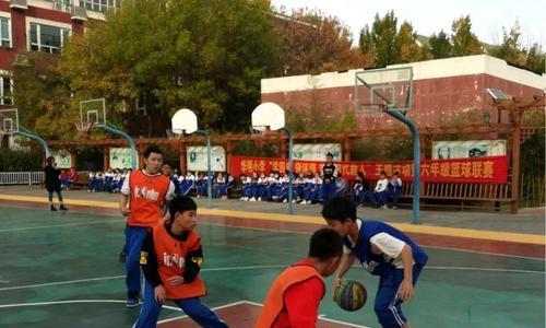 小学生篮球训练基本教学之防守技巧（提高小学生篮球防守水平的关键技巧）