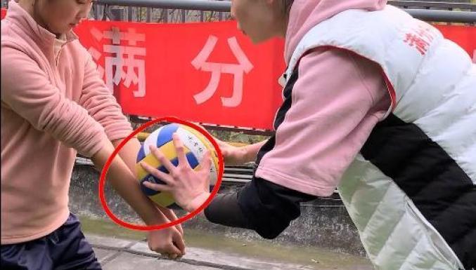 掌握排球垫球技巧，提升球技水平（以手型和动作要领为核心，让你成为垫球高手）