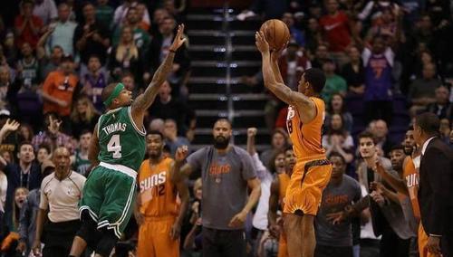NBA篮球四角形防守的战术分析（关键技巧与应用实例，带你揭秘篮球防守的奥秘）