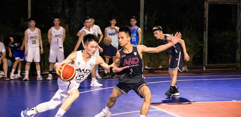 篮球团队赛中的一对一防守进攻站位技巧剖析
