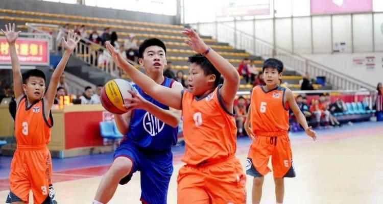 U12篮球比赛中的防守距离策略（探索最佳防守距离，提升U12球员的防守技巧水平）