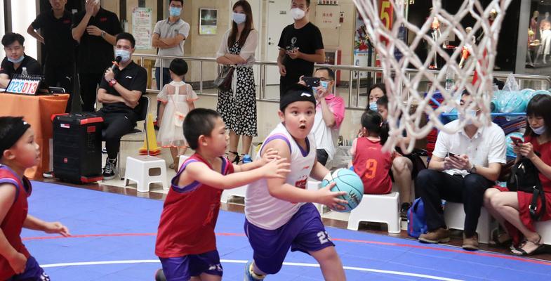 少儿篮球防守站位训练方法（打造坚实的篮球防守基础，从站位开始）