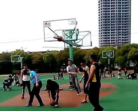 打篮球防守（探讨合理的防守距离及影响因素）