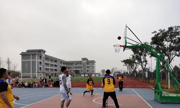 小学生篮球防守步伐练习的重要性（培养小学生篮球运动员的基本技能）