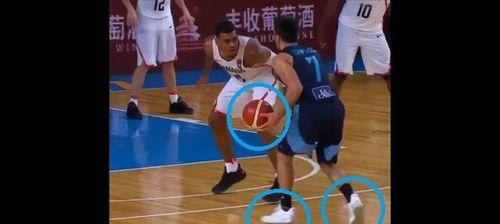 篮球防守技巧之手拦人法（如何运用手拦人技巧提高篮球防守效果）