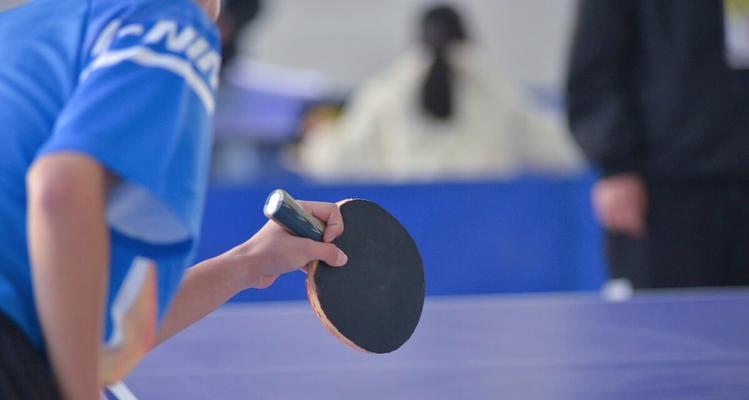 家庭乒乓球练习的小技巧（有效利用家中空间，轻松提升乒乓球水平）