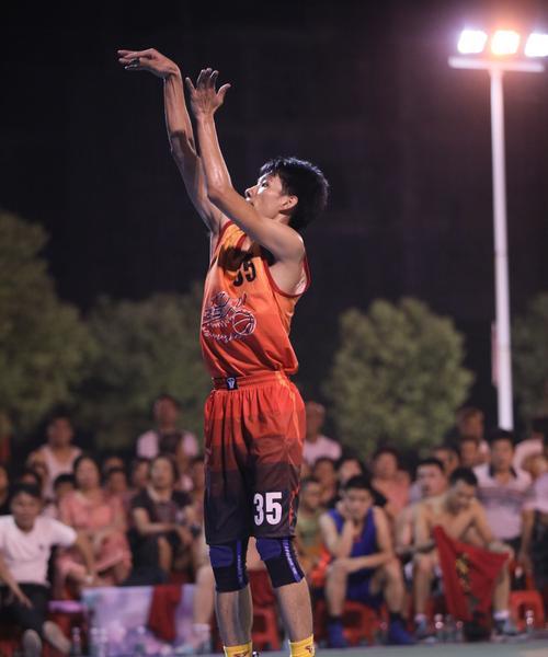 个人防守训练计划（打造坚实的篮球防线，）