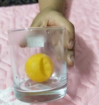 乒乓球投入纸杯的小技巧（用小动作提升乒乓球投入纸杯的准确性）