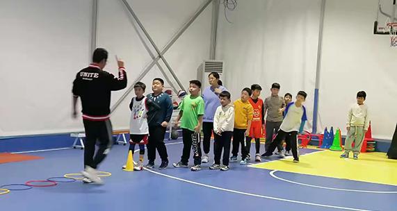 幼儿4岁篮球防守脚步训练的重要性（培养孩子们的基本运动技能和身体协调能力）