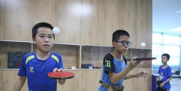 乒乓球初学者技巧（掌握乒乓球基本技巧，助您迅速成为球场上的佼佼者）