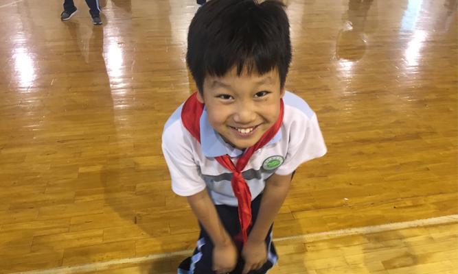 小男孩练乒乓球的技巧（打造未来乒乓球冠军的关键）