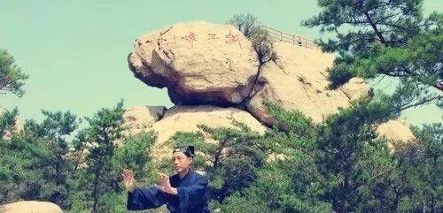 篮球防守用暗劲犯规（探讨篮球赛场上防守中的灰色地带及其影响）