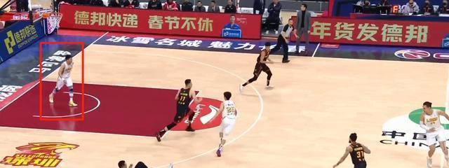 小篮球篮下防守动作的技巧与策略（击败对手，保护篮下一统天下！）