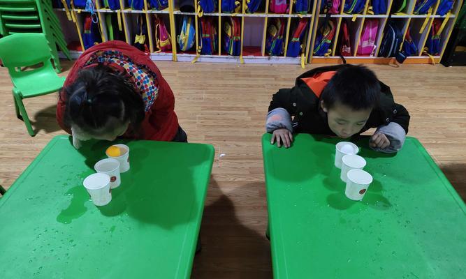 乒乓球扔杯子技巧教学（提高准确度的关键技巧）