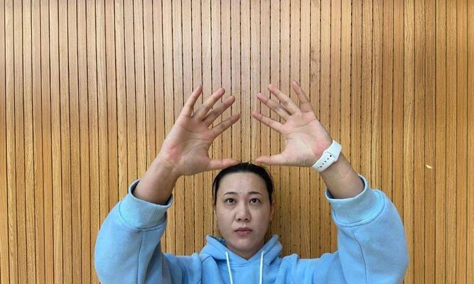 掌握排球基本动作要领，提升技术水平（学习排球基本动作的关键诀窍，轻松上手）
