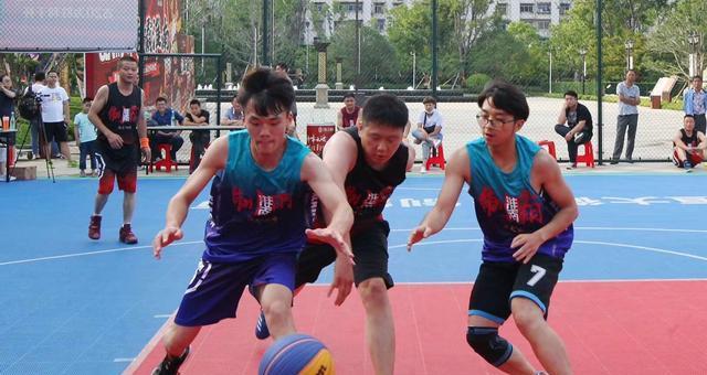 篮球3v3比赛防守者规矩解析（3v3篮球赛中防守策略和技巧详解）