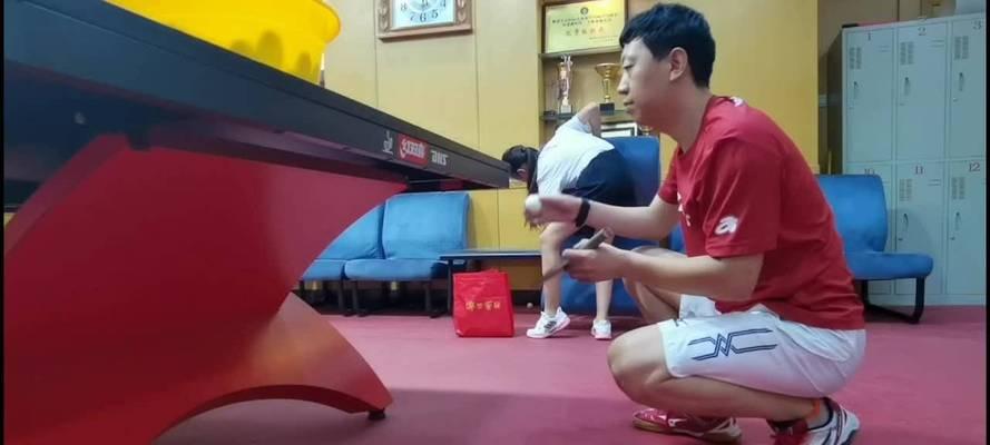 乒乓球反手摸颠球技巧全面解析（从基本动作到高级技巧，轻松掌握乒乓球反手摸颠球的窍门）