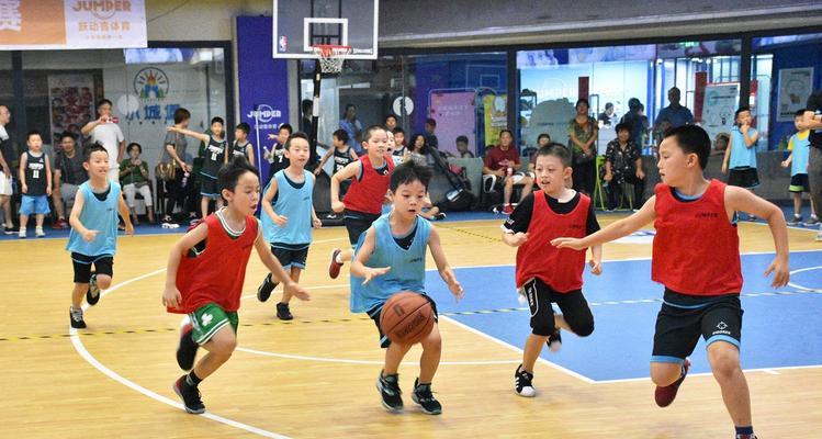 学生篮球防守技巧全解析（揭秘最有效的学生篮球防守方式，让你成为篮球场上的防守高手）