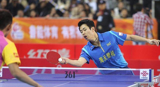 乒乓球技巧揭秘（以乒乓球右侧上打球技巧为主题，掌握关键技巧成为高手）