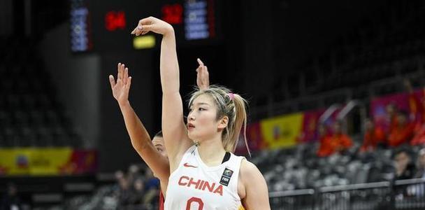 篮球底线发球防守1米规则（提升比赛公平性与安全性的新规定）