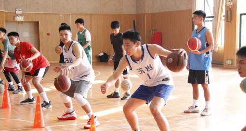 篮球团队盯人防守配合训练的重要性（提升球队战术执行力，）
