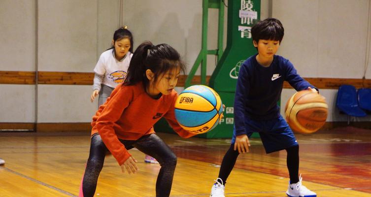 以篮球可不可以弓步防守？（探讨篮球防守技巧中的弓步应用）