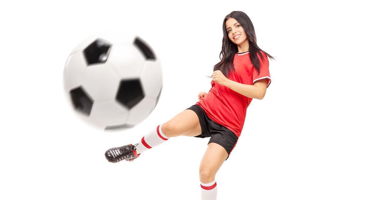 女童足球射门技巧