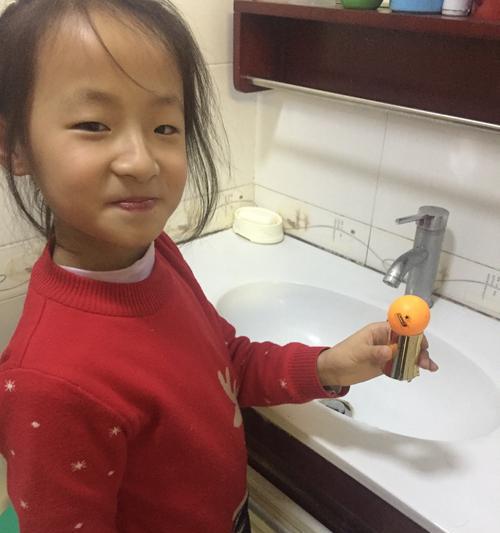 乒乓球在瓶盖中的奇妙表演(探索乒乓球在瓶盖中的平衡魔术)