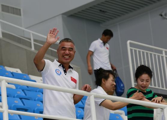 海滩度假（穿出你的时尚风格与舒适度，成为海滩焦点！）