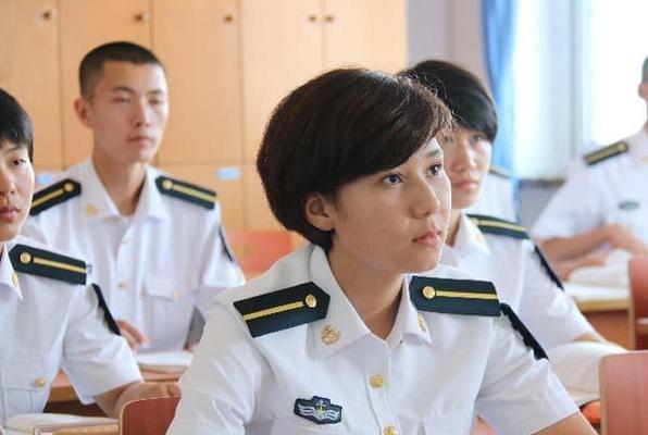 大连乒乓球女兵名额的争夺战（百名女兵竞逐，只为一个机会）